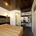Ξενοδοχείο Contact