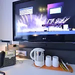 Ξενοδοχείο Contact 2*