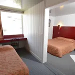 Ξενοδοχείο Contact 2*