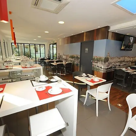 Contact Hotel 2*