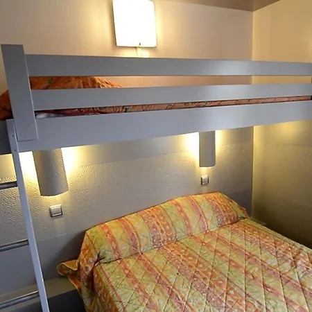 Contact 2* La Rochelle (Charente-Maritime)