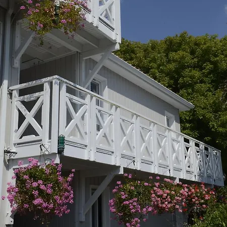 Contact La Rochelle (Charente-Maritime)