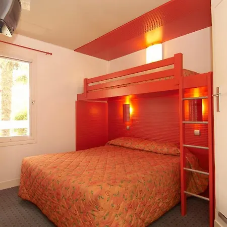 Hotel Contact 2*