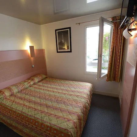 Hotel Contact 2*