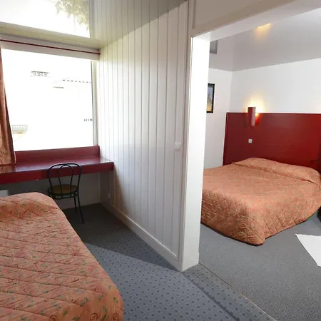 Hotel Contact 2*