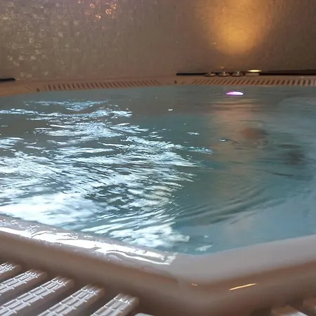 Hotel Contact 2*